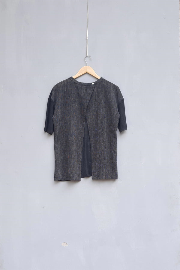 Urvashi Kaur   I   Shizuoka JERSEY T-SHIRT ARCILLA handloom cotton and linen silk jersey charcoal TESSELLATE- 37 - Shop Cult Modern