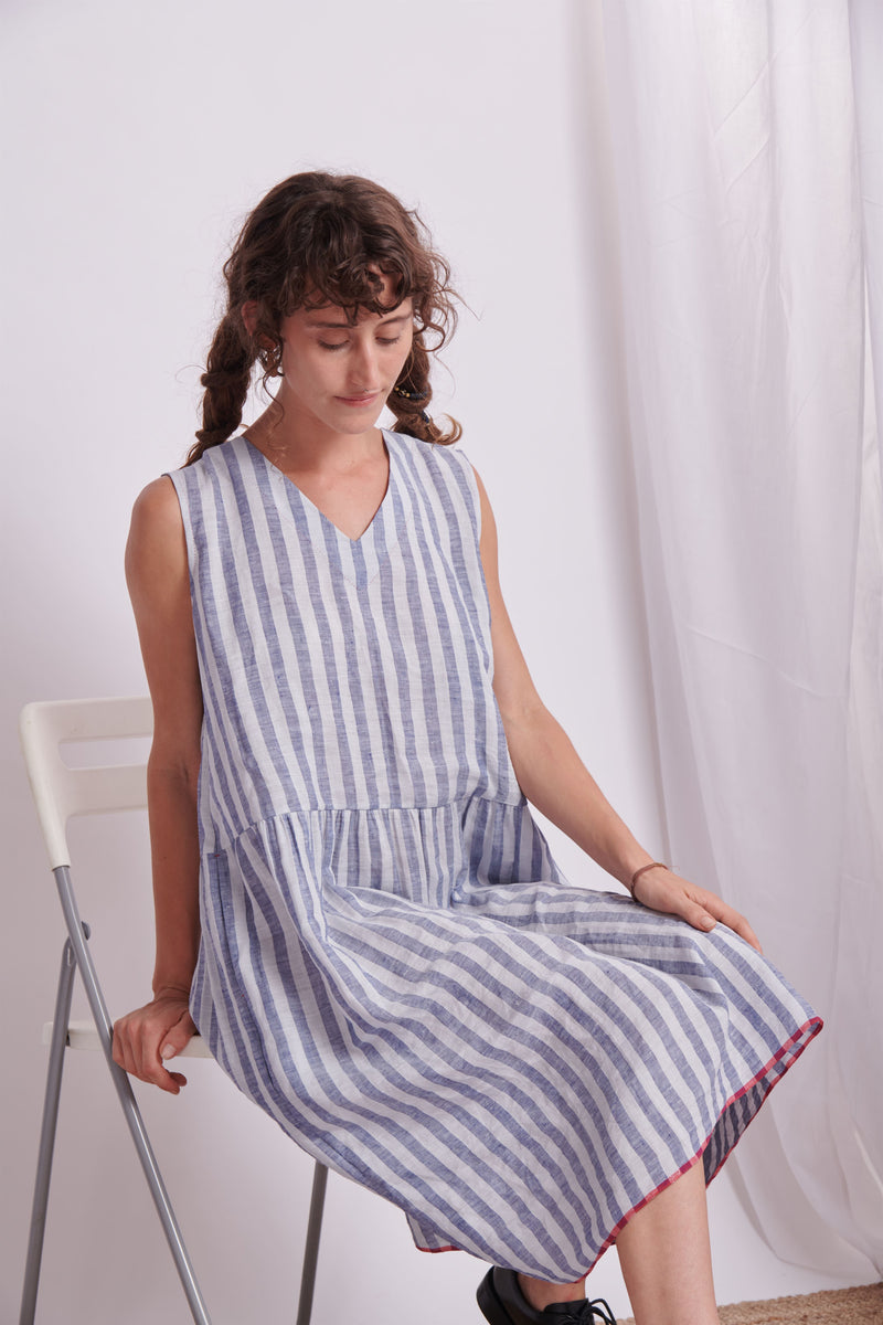 The Plavate I Molodenovo Will catch up later Dress in Primson prink Linen Pink Daily Collection AW22-08 - Shop Cult Modern