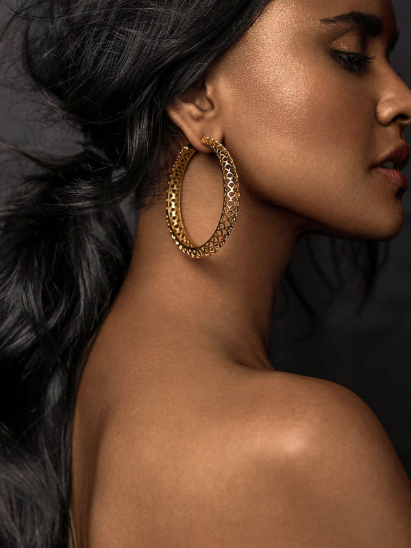 Zohra   I   Earrings Slythering hoops Handcrafted Gold Plated - Shop Cult Modern