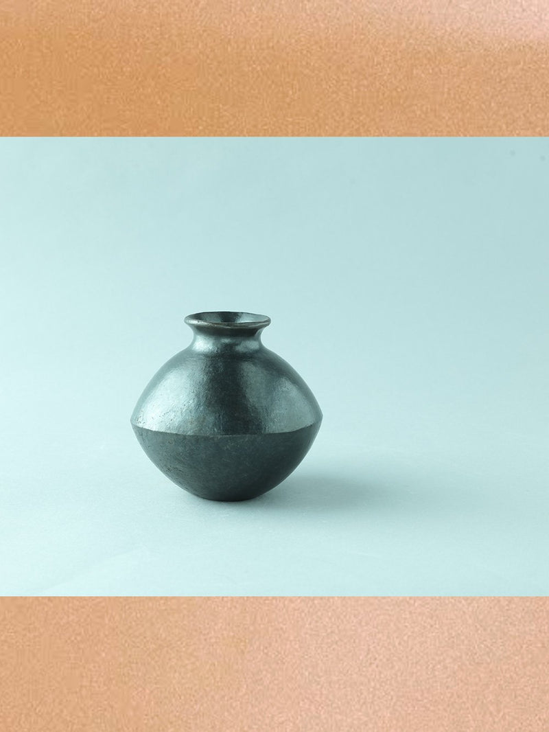 Ikai Asai   I   Deva Longpi Bud Vase - Shop Cult Modern