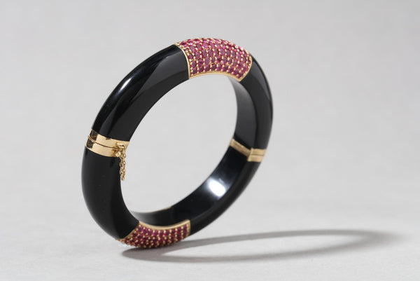 Studio Tara   I   Dali 18K Yellow Gold With Burmese Ruby And Black Corian Bangle - Shop Cult Modern