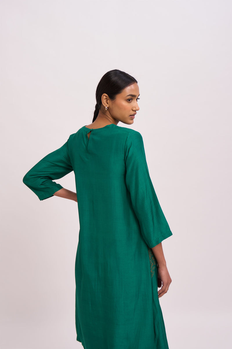 Dot   I   Pocket Style Dubai Kurta Set Cotton Silk Fabric is used in Kurta set Emerald SS22-PS-E - Shop Cult Modern