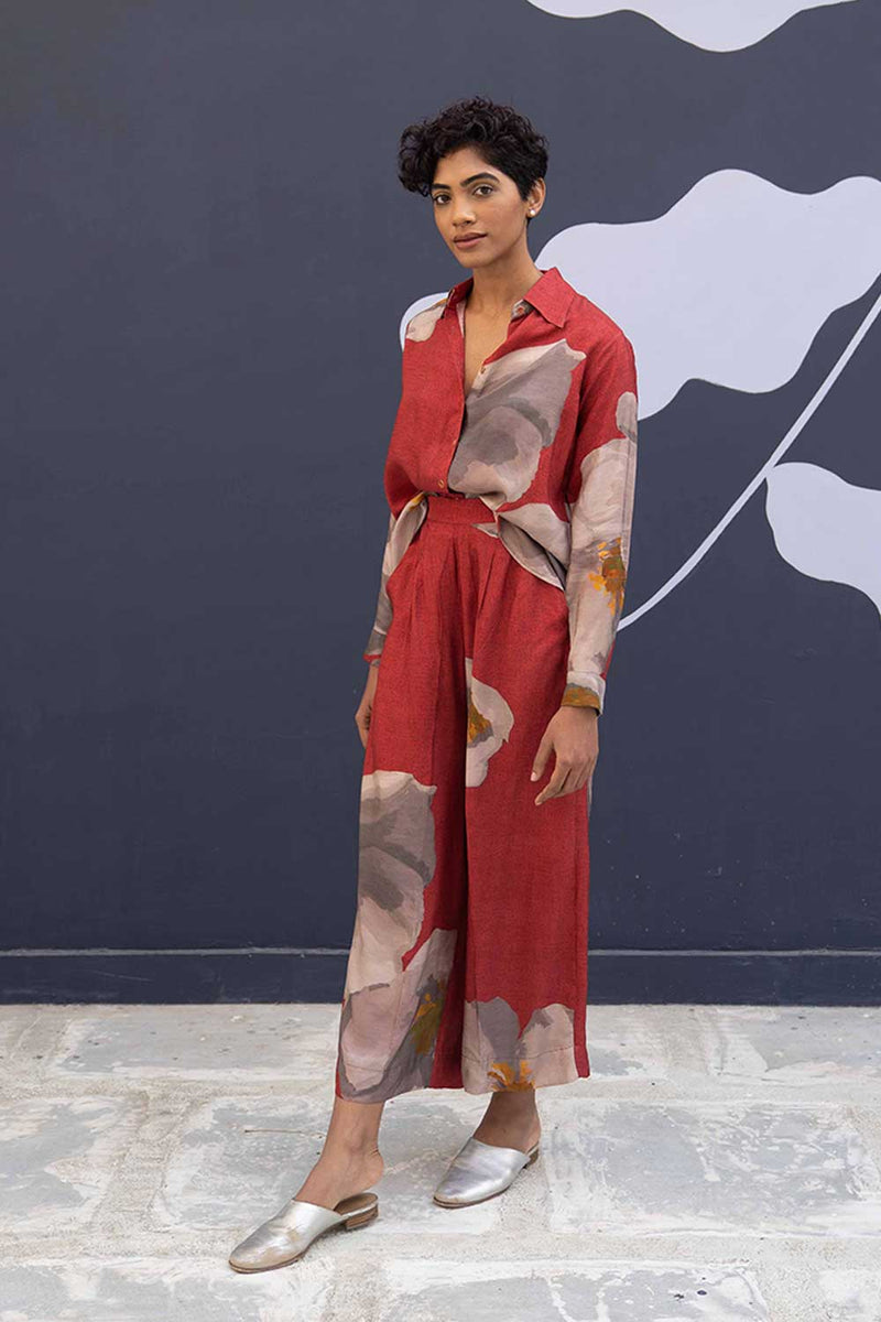 YAM   I   Burgos RED POPPIES CO-ORD 2

(SHIRT & PANTS) SILK RED YAMBILLIE19 - Shop Cult Modern