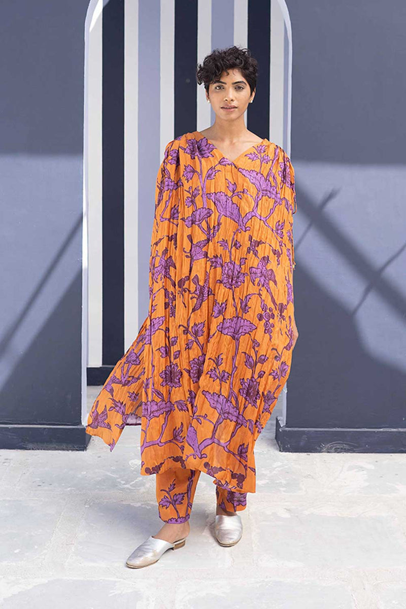 YAM   I   Palma MAUI ORANGE KAFTAN SET 2

(KAFTAN & PANTS) PURE HABUTAI SILK ORANGE YAMBILLIE17 - Shop Cult Modern