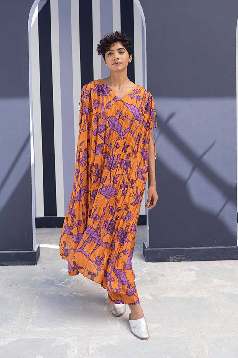 YAM   I   Palma MAUI ORANGE KAFTAN SET 2

(KAFTAN & PANTS) PURE HABUTAI SILK ORANGE YAMBILLIE17 - Shop Cult Modern