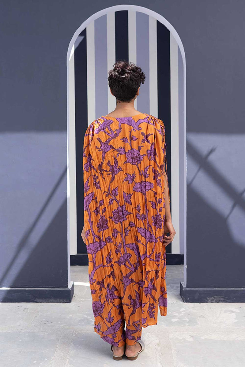 YAM   I   Palma MAUI ORANGE KAFTAN SET 2

(KAFTAN & PANTS) PURE HABUTAI SILK ORANGE YAMBILLIE17 - Shop Cult Modern