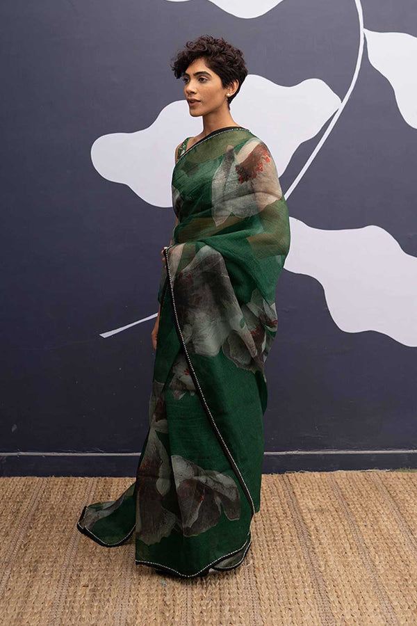 YAM   I   Alicante WHITE POPPIES SAREE 1

(SAREE)

[BLOUSE STITCHED/ UNSTITCHED NOT INCLUDED] SILK ORGANZA GREEN YAMSR16 - Shop Cult Modern