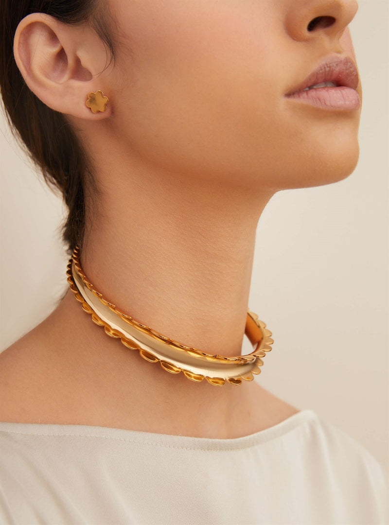 Outhouse   I   Oh Poppi Third Avenue Scallop Choker Necklace Brass, Gold Accessories OHAW21CH051 - Shop Cult Modern