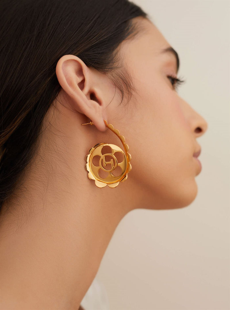 Outhouse   I   Oh Poppi Spring Street Scallop Hoop Earrings Brass, Gold Accessories OHAW21EA051 - Shop Cult Modern