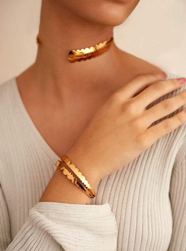 Outhouse   I   OH The Santy Alley Acuti Handcuff Bracelet In Gold Brass Gold Accessories  OHAW21HC701 - Shop Cult Modern