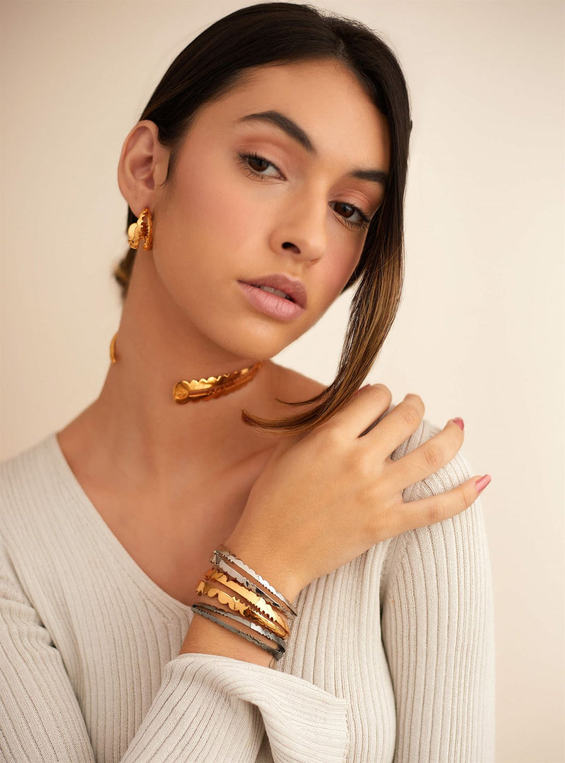 Outhouse   I   OH The Santy Alley Acuti Handcuff Bracelet In Gold Brass Gold Accessories  OHAW21HC701 - Shop Cult Modern