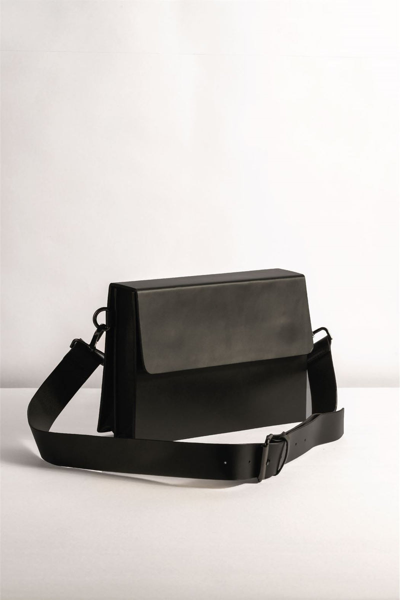 Tanned   I   Quad Messenger    Sling, Cross Body  Black  TO/QM-BLK  I Leather Bag - Shop Cult Modern