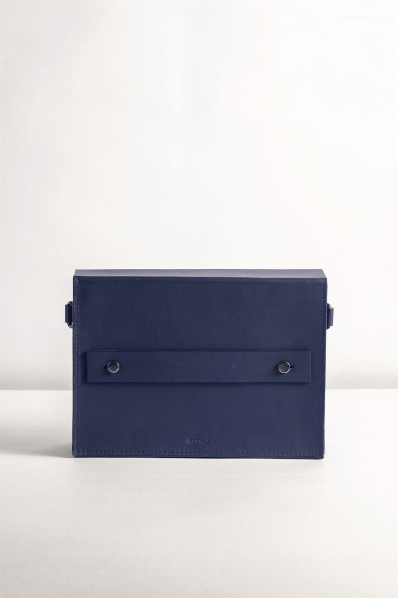 Tanned   I   Quad Messenger      Navy  TO/QM-NVY  I Leather Bag - Shop Cult Modern