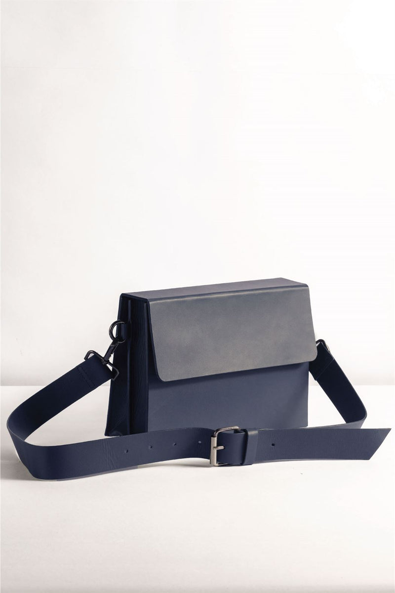 Tanned   I   Quad Messenger      Navy  TO/QM-NVY  I Leather Bag - Shop Cult Modern