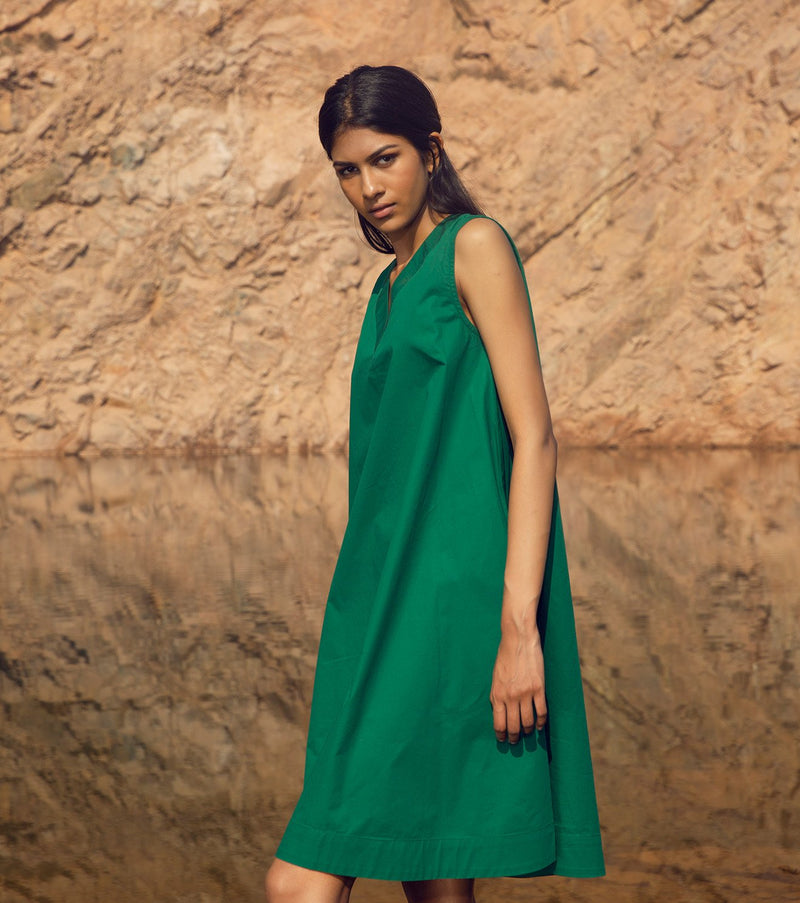 Khara Kapas   I   KharaKapas I V Neckline Emerald Green Sleeveless Shift Dress  I  32 Days Of Summer - Shop Cult Modern